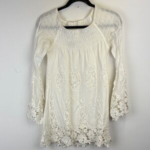 Union of Angels Elegant White Lace Bell Sleeve Women's Top Size small
